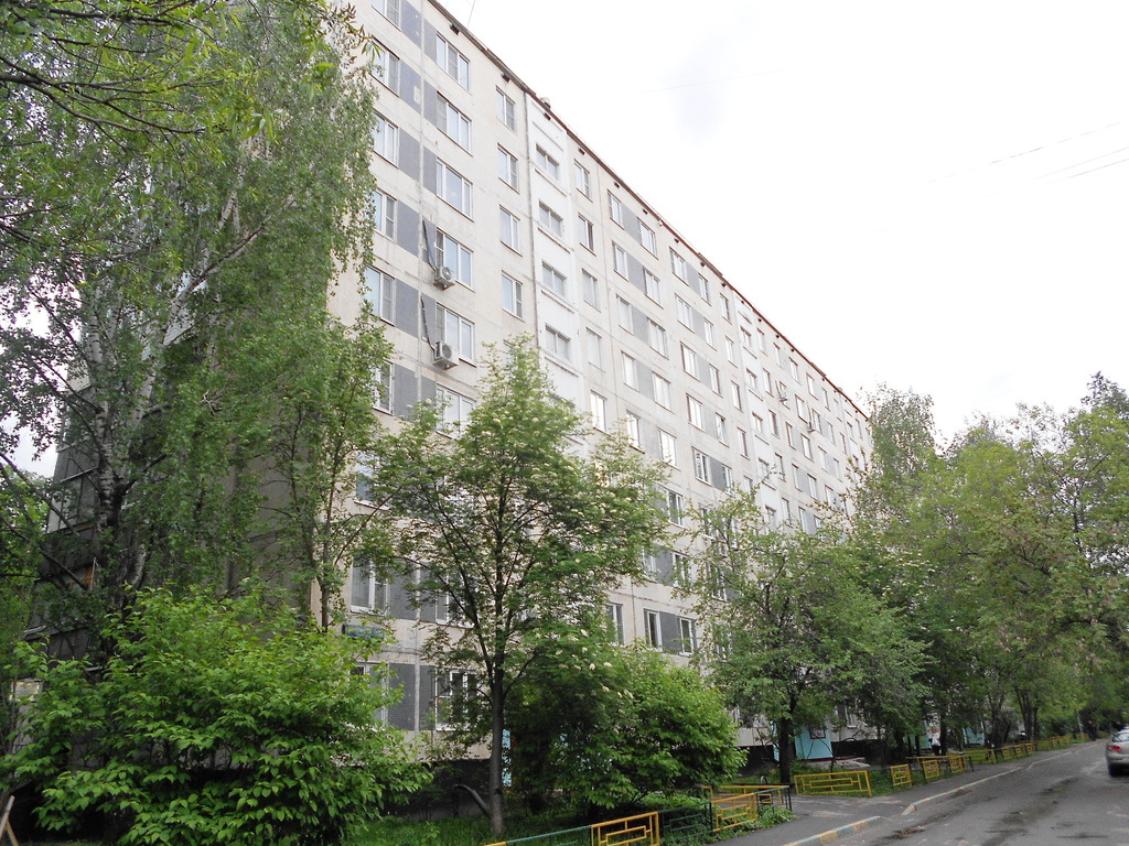 Начались работы по капитальному ремонту фасада и кровли дома по ул. Коненкова 15